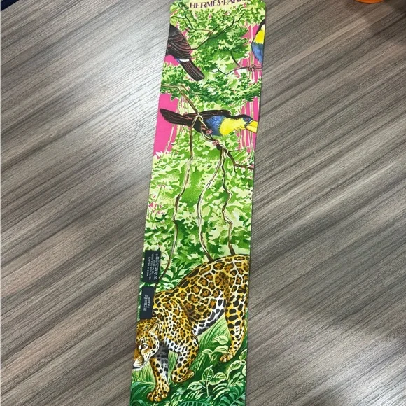 Hermes Silk Twilly - Picture 5 of 10